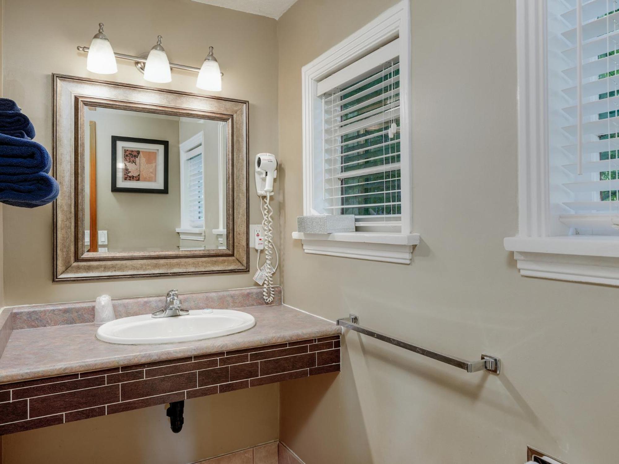 Malahat Bungalows Motel Luaran gambar