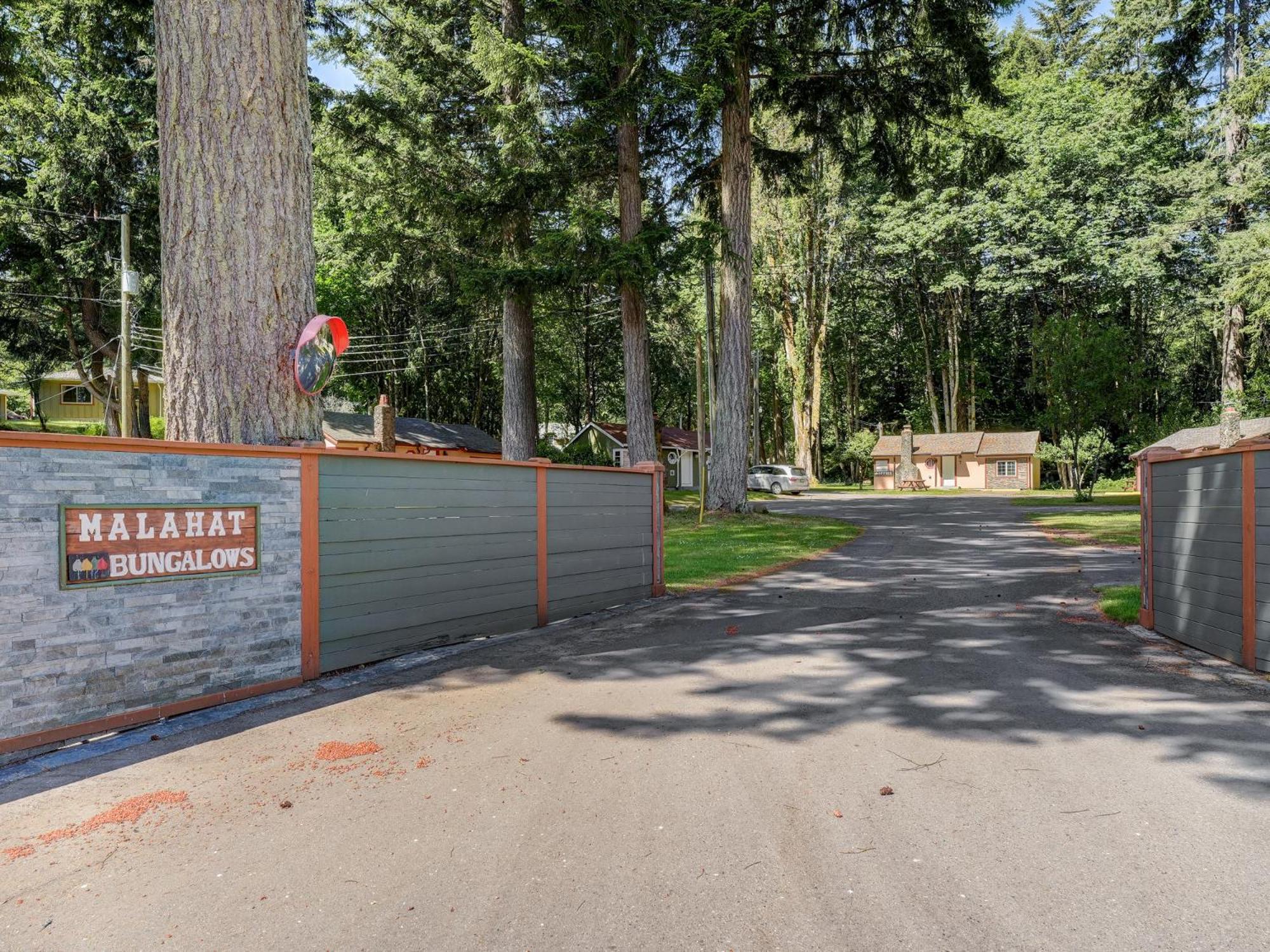 Malahat Bungalows Motel Luaran gambar