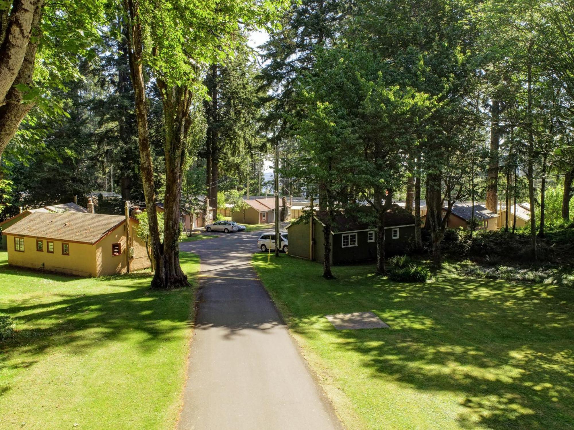 Malahat Bungalows Motel Luaran gambar